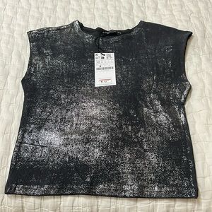 Black and silver Stradivarius T-shirt.